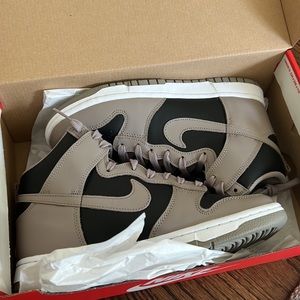 NIKE DUNK HIGH Black / Moon Fossil